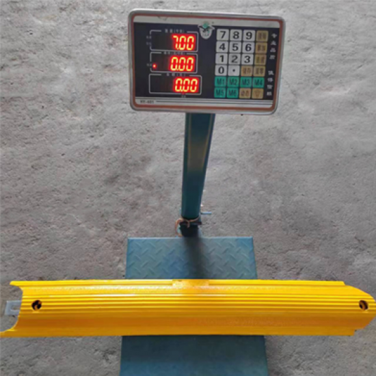5cm Yellow Rubber Curb - Middle Section 5cm Yellow Rubber Curb - Middle Section