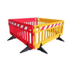 2.1 Meter Red Plastic Barrier with Feet and Reflective Sheet Class 1 with Oblique White and Red Lines