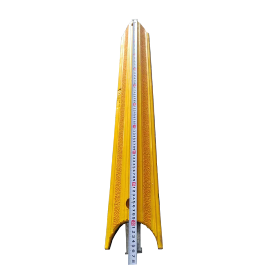 5cm Yellow Rubber Curb - Middle Section 5cm Yellow Rubber Curb - Middle Section